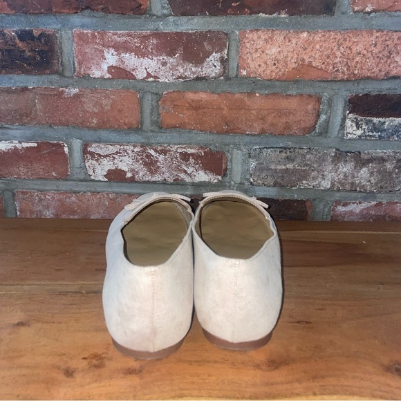 J.CREW Suede Ballet flats w a bow cap toe - Picture 4 of 4
